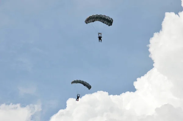 Tarakan Indonesia Dic 2017 Attrazione Paracadutismo Nel Cielo Iraw Tengkayu — Foto Stock