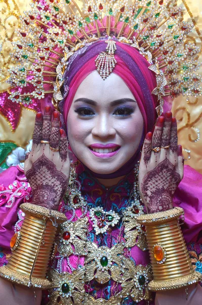 Таракан Индонезия Января 2017 Года Портарит Красивой Традиционной Индонезийской Свадебной — стоковое фото