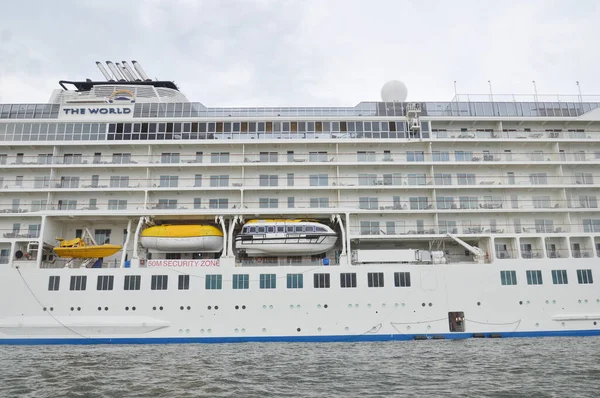 Tarakan Indonesia 24Th Nov 2016 World Cruise Ship Anchored Sea — Stock Photo, Image