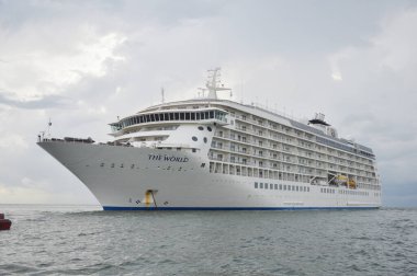 Tarakan, Endonezya. 24 Kasım 2016. Dünya yolcu gemisi Endonezya 'nın Tarakan şehrinde demirledi.