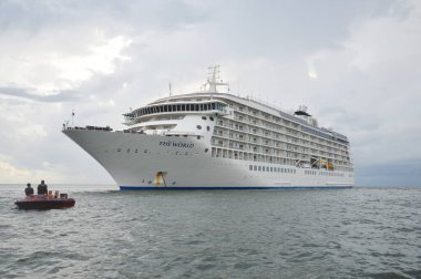 Tarakan, Endonezya. 24 Kasım 2016. Dünya yolcu gemisi Endonezya 'nın Tarakan şehrinde demirledi.