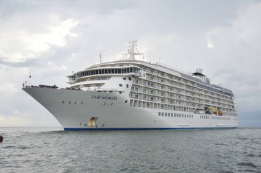 Tarakan, Endonezya. 24 Kasım 2016. Dünya yolcu gemisi Endonezya 'nın Tarakan şehrinde demirledi.