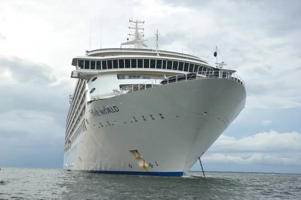 Tarakan Indonesia 24Th Nov 2016 World Cruise Ship Anchored Sea — Stock Photo, Image