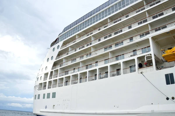 Tarakan Indonesië Nov 2016 Het Wereldcruiseschip Voor Anker Zee Tarakan — Stockfoto