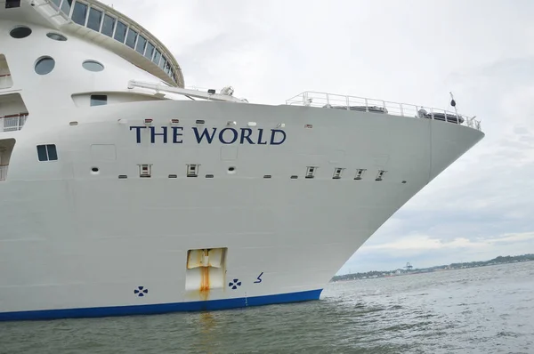 Tarakan Indonesië Nov 2016 Het Wereldcruiseschip Voor Anker Zee Tarakan — Stockfoto