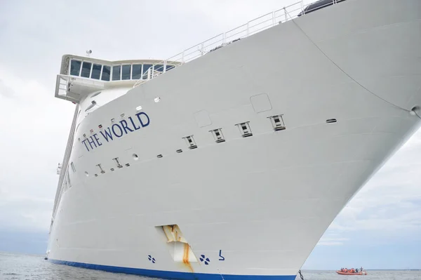 Tarakan Indonesia 24Th Nov 2016 World Cruise Ship Anchored Sea — Stock Photo, Image