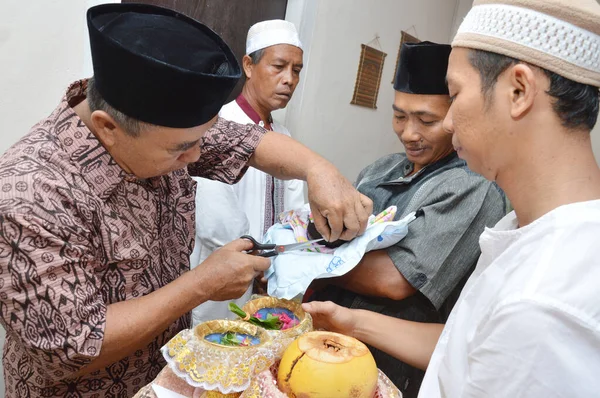 Tarakan Indonesia 26Th Apr 2016 Ulema Elders Hair Baby Give — Stock Photo, Image