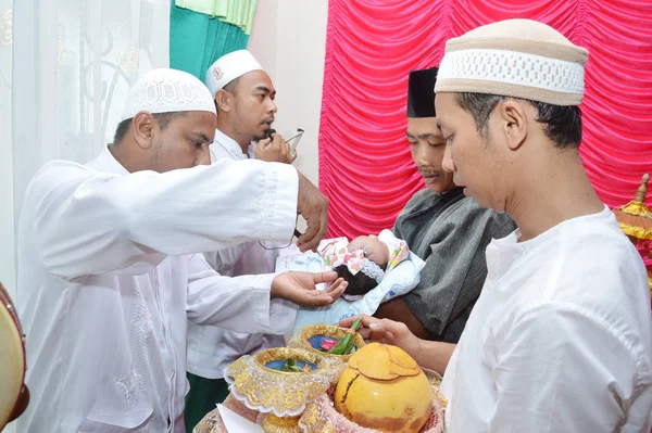 Tarakan Indonesia Abr 2016 Ulema Los Ancianos Del Pelo Bebé —  Fotos de Stock