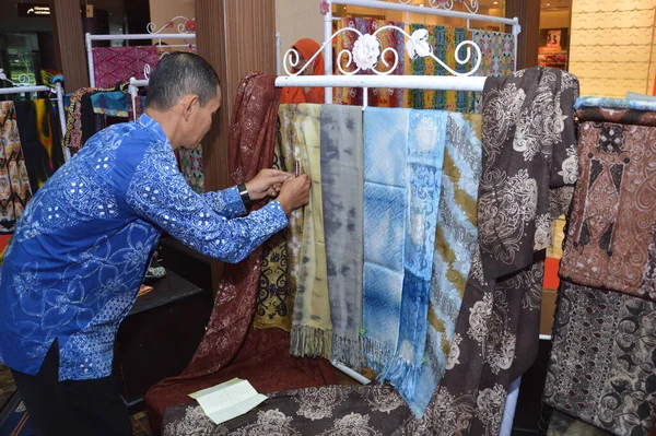 Jakarta Indonesia Agosto 2016 Tarakan Exposición Batik Típica Fimela Fest — Foto de Stock