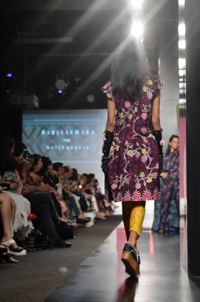 Jacarta Indonésia Agosto 2016 Desfile Moda Barli Asmara Para Nitiqbatik — Fotografia de Stock