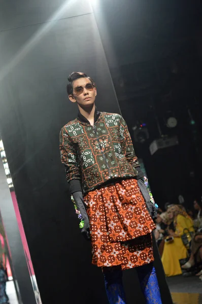 Jacarta Indonésia Agosto 2016 Desfile Moda Barli Asmara Para Nitiqbatik — Fotografia de Stock