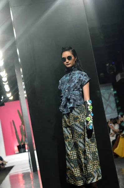 Jakarta Indonesia 21Th August 2016 Fashion Show Barli Asmara Nitiqbatik — Stok Foto