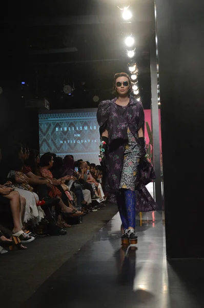 Jakarta Indonesia 21Th August 2016 Fashion Show Barli Asmara Nitiqbatik — Stok Foto