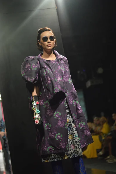 Jakarta Indonesia 21Th August 2016 Fashion Show Barli Asmara Nitiqbatik — Stok Foto