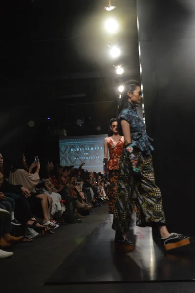 Jakarta Indonesia 21Th August 2016 Fashion Show Barli Asmara Nitiqbatik — Stok Foto