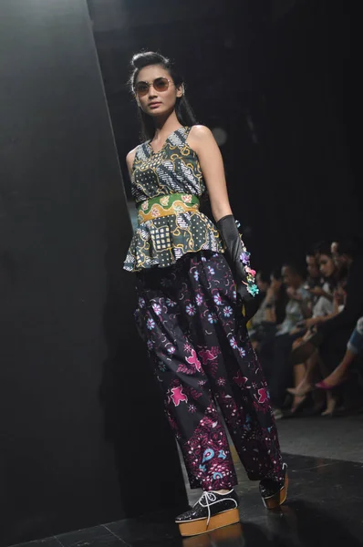 Jakarta Indonesia 21Th August 2016 Fashion Show Barli Asmara Nitiqbatik — Stok Foto