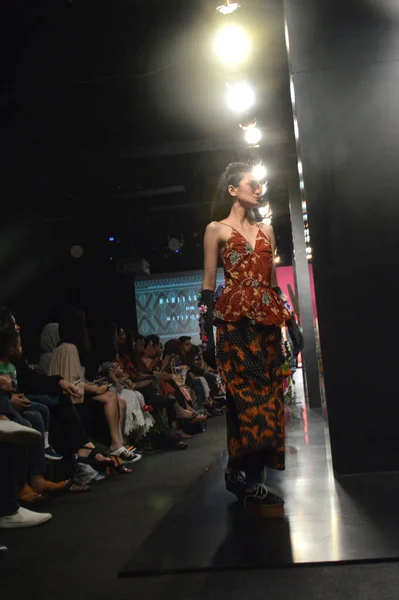 Jakarta Indonesia 21Th August 2016 Fashion Show Barli Asmara Nitiqbatik — Stok Foto