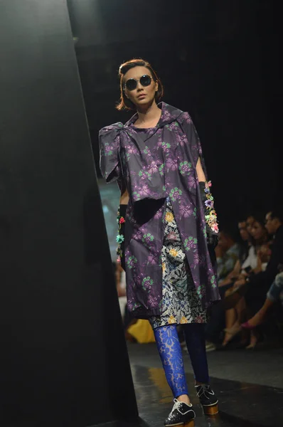 Jacarta Indonésia Agosto 2016 Desfile Moda Barli Asmara Para Nitiqbatik — Fotografia de Stock