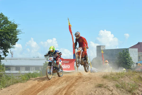 Tarakan Indonesien Mai 2016 Der Grasstrack Motorradrennfahrer Fliegt Auf Einen — Stockfoto