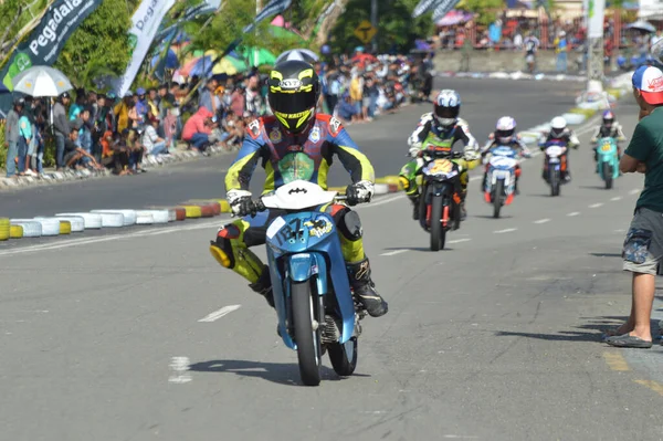 Tarakan Indonésia Novembro 2016 Pilotos Lutaram Duro Pista Corrida — Fotografia de Stock