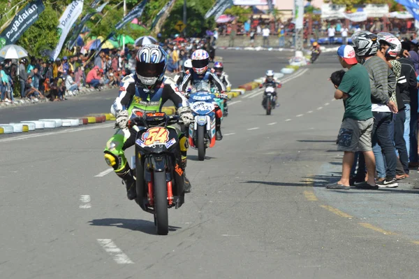 Tarakan Indonezja Listopada 2016 Zawodnicy Ciężko Walczyli Torze Wyścigowym — Zdjęcie stockowe
