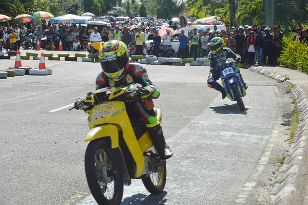 Tarakan Indonésia Novembro 2016 Pilotos Lutaram Duro Pista Corrida — Fotografia de Stock