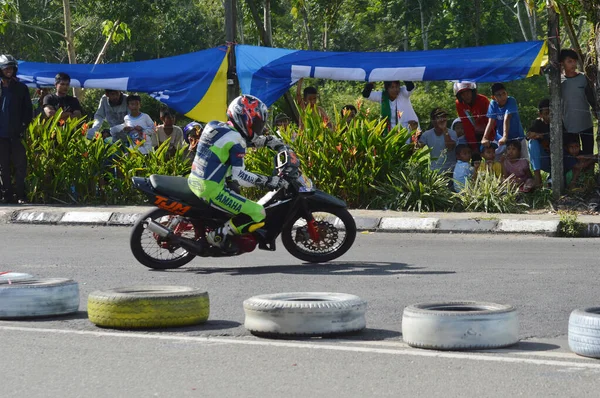 Tarakan Indonezja Listopada 2016 Motocykliści Jadą Rogiem Efektem Panningu — Zdjęcie stockowe