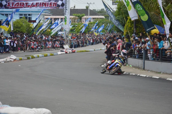 Tarakan Indonésia Novembro 2016 Motociclistas Dirigem Virar Esquina Com Efeito — Fotografia de Stock