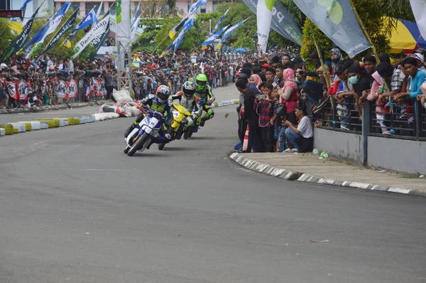 Tarakan Indonésia Novembro 2016 Motociclistas Dirigem Virar Esquina Com Efeito — Fotografia de Stock