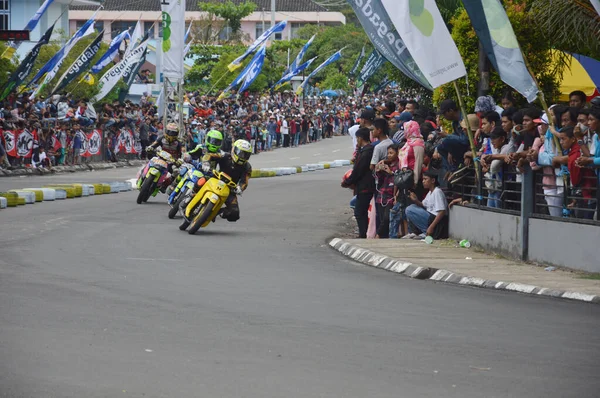 Tarakan Indonezja Listopada 2016 Motocykliści Jadą Rogiem Efektem Panningu — Zdjęcie stockowe