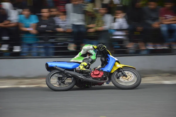 Tarakan Indonesië November 2016 Motorrijders Rijden Hoek Met Panning Effect — Stockfoto