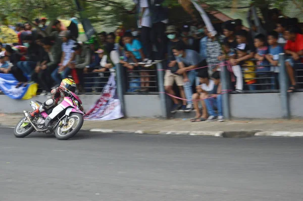 Tarakan Indonésia Novembro 2016 Motociclistas Dirigem Virar Esquina Com Efeito — Fotografia de Stock