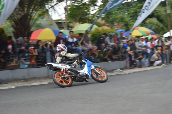 Tarakan Indonésia Novembro 2016 Motociclistas Dirigem Virar Esquina Com Efeito — Fotografia de Stock