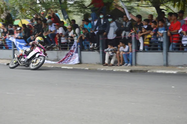 Tarakan Indonésia Novembro 2016 Motociclistas Dirigem Virar Esquina Com Efeito — Fotografia de Stock