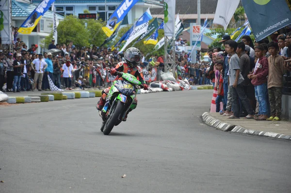 Tarakan Indonésie Listopadu 2016 Motorkáři Jedou Roh Panningovým Efektem — Stock fotografie