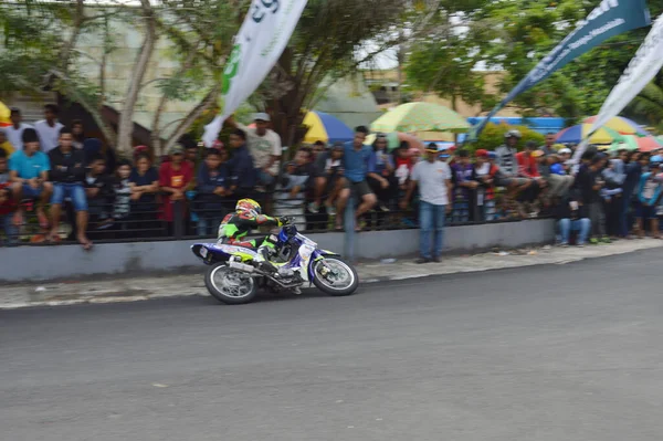 Tarakan Indonésia Novembro 2016 Motociclistas Dirigem Virar Esquina Com Efeito — Fotografia de Stock