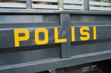 Büyük siyah Endonezya polis kamyonu