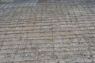 demir çerçeve beton zemin