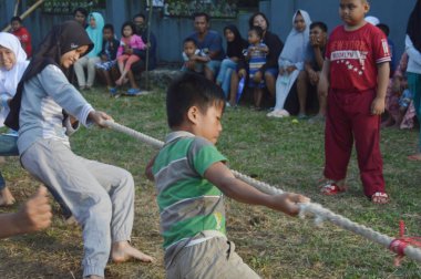 TARAKAN - İndonezya. 17 Ağustos 2019; Tarık Tambang, Bağımsızlık Günü için Geleneksel Endonezya Yarışması