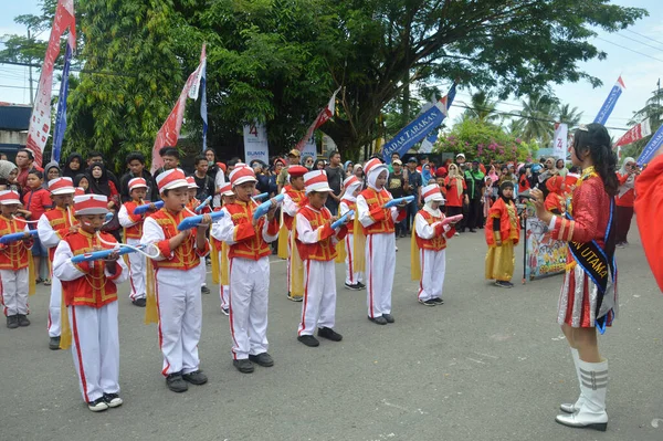 Tarakan Indonesia Agosto 2019 Atracciones Banda Tambores Las Marchas Carnaval — Foto de Stock
