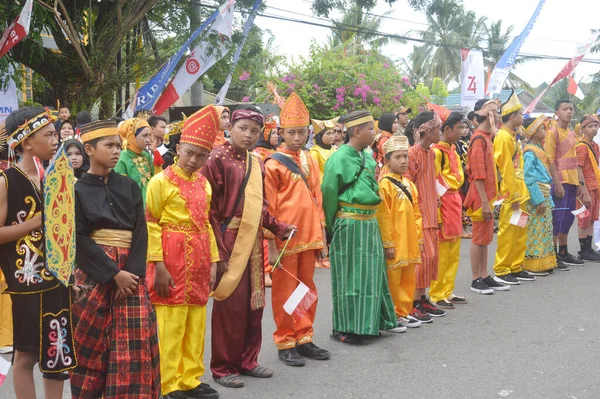 Tarakan Indonésia Agosto 2019 Estudante Trupe Costume Indonésio Vestido Carnaval — Fotografia de Stock