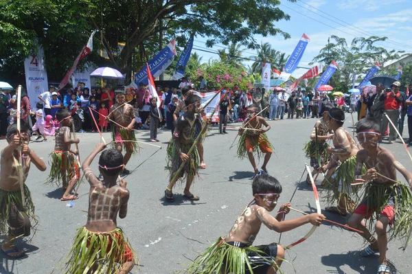 Indonésie Août 2019 Tenue Indonésienne Personnalisée Troupe Étudiante Lors Des — Photo