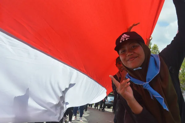 Inggris Indonesia Agustus 2019 Prosesi Bendera Merah Dan Putih Terpanjang — Stok Foto