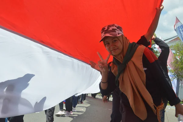 Inggris Indonesia Agustus 2019 Prosesi Bendera Merah Dan Putih Terpanjang — Stok Foto