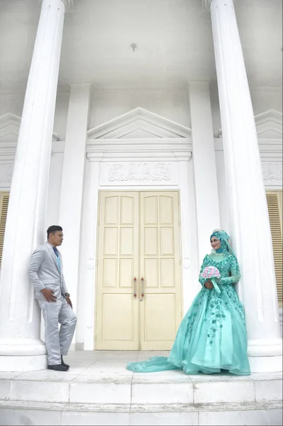 Tarakan Indonesia Lutego 2017 Przedślubna Sesja Zdjęciowa Indonezyjskiej Pary Panny — Zdjęcie stockowe