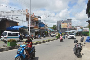 Nunukan - Endonezya, 2 Temmuz 2018: Malezya topraklarına doğrudan komşu olan Kuzey Kalimantan ilindeki Nunukan kent merkezi atmosferi