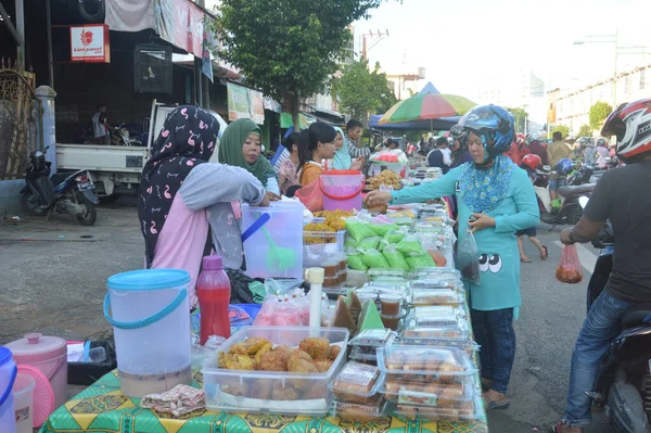 Tarakan Indonesia Mayo 2018 Comerciantes Pasteles Mes Ramadán Antes Romper —  Fotos de Stock