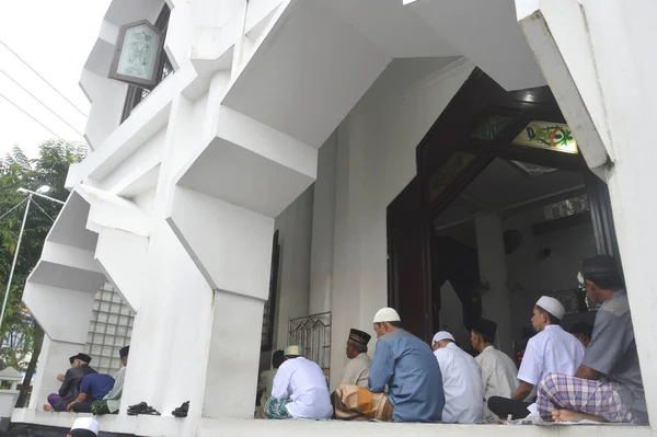 Tarakan Indonesia Junio 2018 Comunidad Musulmana Realiza Oraciones Eid Mezquita —  Fotos de Stock