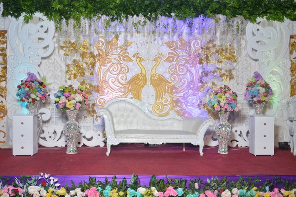 Luxurious Stage Decoration Wedding Reception Complete Chairs Bridal Couples — Stock Photo, Image