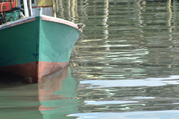 Des Bateaux Pêche Bois Sont Ancrés Sur Des Quais Bois — Photo